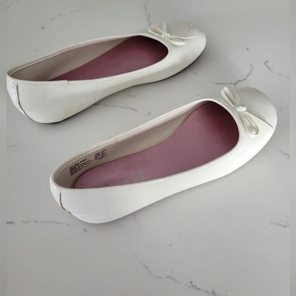 Girls White Flats US 13 1/2 - Picture 4 of 9